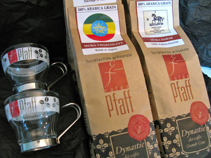 Coffret Quatuor de Moka : 4 x 250 grs de caf� moka + 2 verres